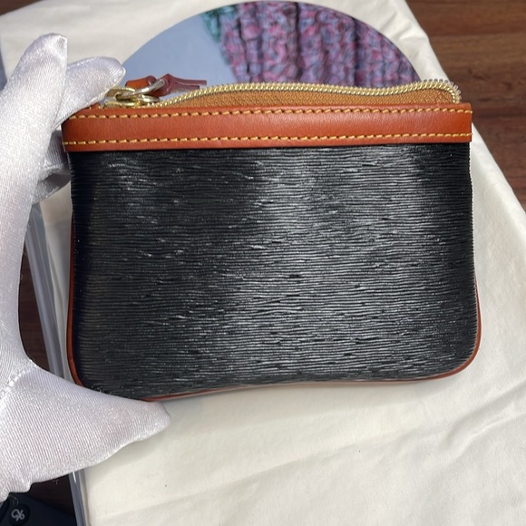 Dooney and Bourke Leather Coin Purse ☆authentic ☆Like new!! - Picture 2 of 6